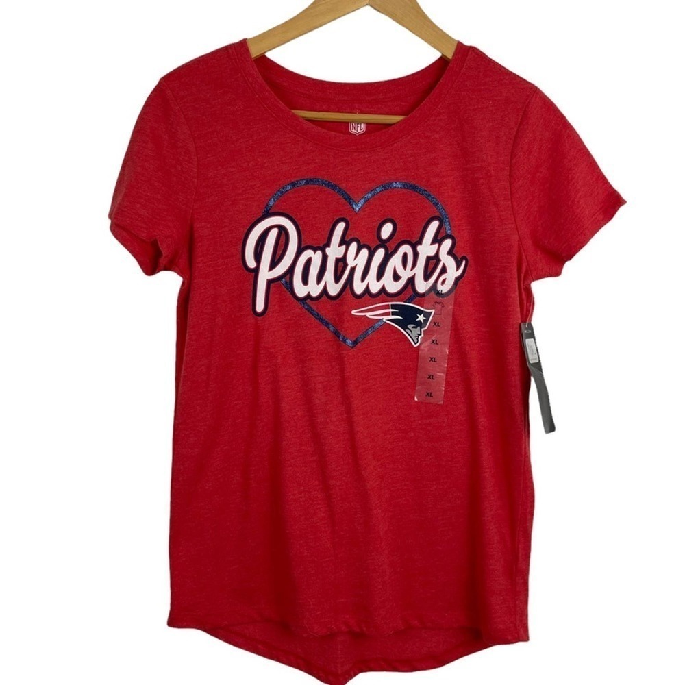 NFL Team Apparel Girls' New England Patriots Red T-Shirt Graphic Heart Size XL